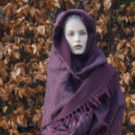 Die "Velvet Harmony" Akryl-Decke ist nicht nur unglaublich weich, warm und leicht, sondern auch äußerst strapazierfähig. Mit ihrer Farbbeständigkeit, Allergikerfreundlichkeit und mühelosen Pflege wird diese Decke zu einem erschwinglichen Luxus, der sowohl Stil als auch Gemütlichkeit in Ihr Zuhause bringt.