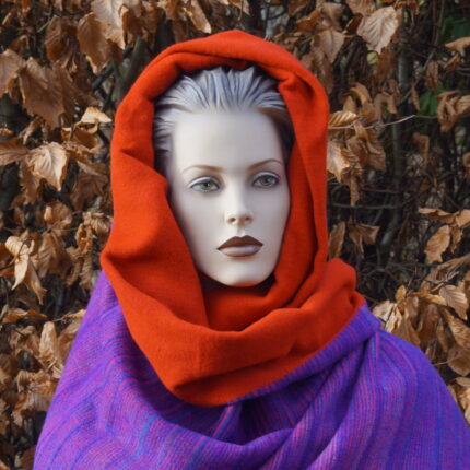Die "Odyalo Radiance Ruby" Kaschmilon-Decke, 130 x 2,30 Meter groß, verbindet leuchtendes Rot mit einem verspielten Melange-Rand in Dunkelviolett, Rot und Rotvioletten Tönen. Dick gewebt und leicht, bietet sie luxuriösen Komfort und Wärme. Tauche ein in die Magie von "Odyalo Radiance Ruby" und erlebe Gemütlichkeit in einem farbenfrohen Gewand.