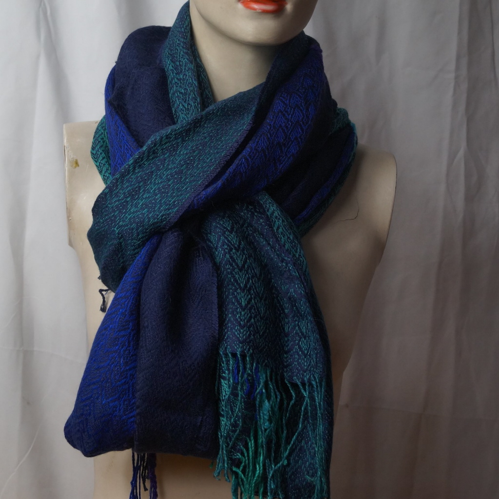 ht_agua_1 Eclipsia Luxe Dreamweave Schal – Bild 1
