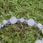 "Elysium" - Ein Yogaarmband, das die kraftvolle Energie von Rosenquarz, Ametrin und Silberperlen mit Wikingersymbolen vereint. Der zarte Rosenquarz bringt Liebe und Harmonie, während der einzigartige Ametrin Klarheit und spirituelles Wachstum fördert. Die Silberperle mit Wikingersymbolen verleiht dem Armband eine kraftvolle Ausstrahlung und symbolisiert Stärke. Perfekt für das Herzchakra und ein stilvolles Statement für alle, die nach innerem Gleichgewicht und spiritueller Verbindung streben.
