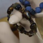 Tauche ein in die magische Welt von "Mystic Tiger Harmony", einem Armband, das die kraftvollen Eigenschaften des Tigerauges mit der zarten Eleganz einer 925 Sterling Silber Fee verbindet. Die Tigerauge-Perlen fördern Klarheit und Selbstbewusstsein, während die Silberfee eine spirituelle Verbindung zu Wikingerzeiten und Schamanismus schafft. Perfekt für Sternzeichen wie Zwillinge, Löwe und Jungfrau – "Mystic Tiger Harmony" bringt Magie und Stärke in deinen Alltag.