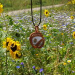 Amulett aus kupfer und Magnesit
