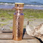 Kupferflasche mit Holzverzierung